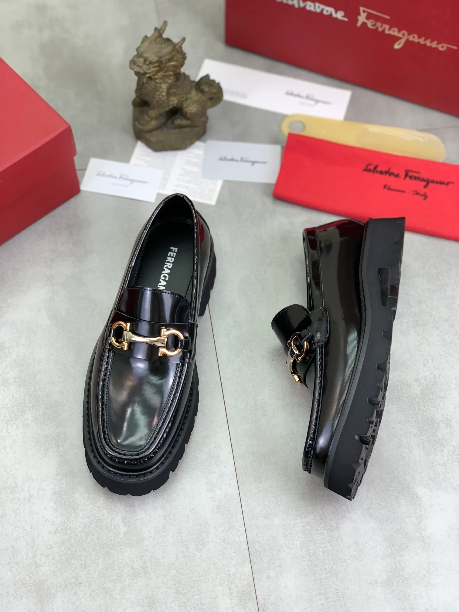Men's Men's Shoes 💰P460💰[New Style] Water-dyed Niuli 🆘[Salvatore Ferragamo] Ferragamo's latest casual business leather shoes for men! Available at counters simultaneously! The fabric is made of specially imported original calfskin, the lining is made of imported water-dyed cowhide, and the original lightweight foam outsole is absolutely luxurious and leads the fashion trend. Matching code: 38-45; 3️⃣ colors available